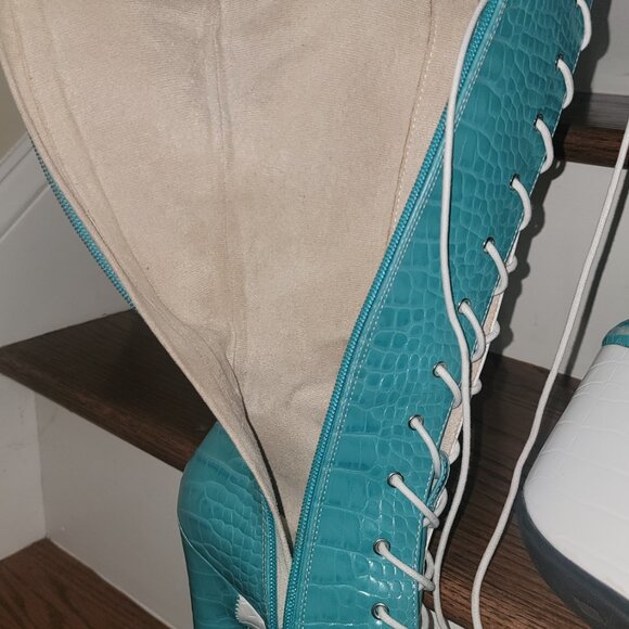 Hella Heels SNAPPED White/Aqua Knee Boot - 8INCH Size 6 - Picture 6 of 6